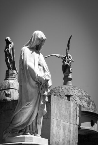 9° lugar | Concurso: Cementerio Canon EOS Rebel T7 · 49mm · f/10 · 1/250s · ISO 100