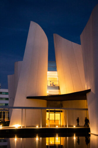 10° lugar | Concurso: Arquitectura Canon EOS REBEL T5i · 35mm · f/5 · 1/10s · ISO 1600