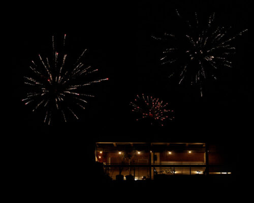 1° lugar | Concurso: Fuegos Artificiales ILCE-7M4 · 70mm · f/2.8 · 1/100s · ISO 2500